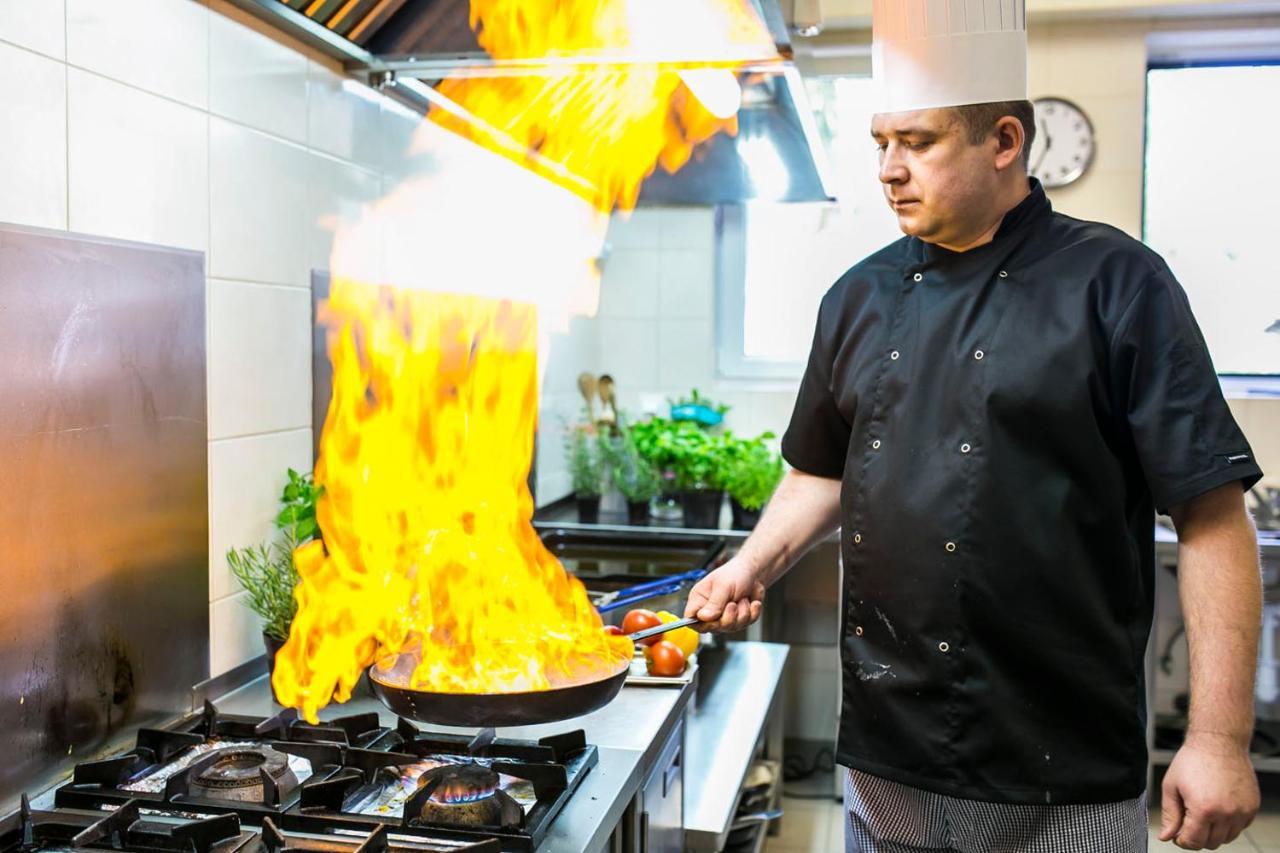 Porto Marina Hotel Krynica Morska Eksteriør billede